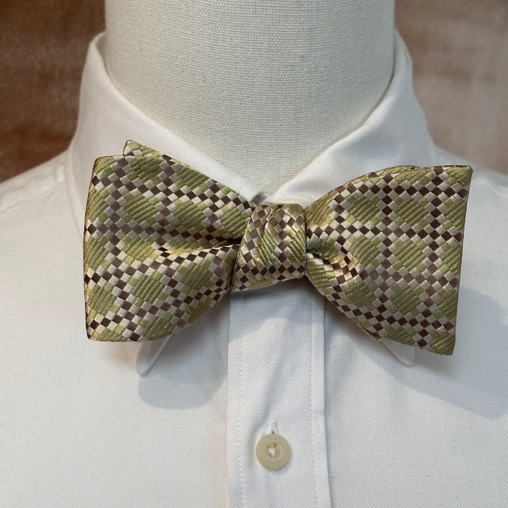 Henry Jacobson 100% silk, olive ground geometric woven bow tie.